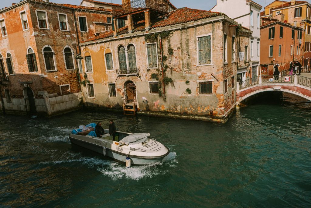 Navigating the Italian Credit Landscape: Insights from Leading Financial Institutions - Cartões de credito da Itália